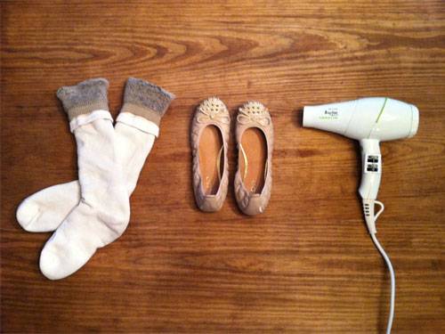 Cómo estirar los zapatos en casa.