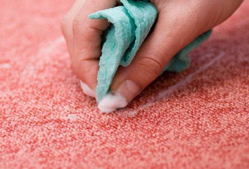Quitar manchas de la alfombra