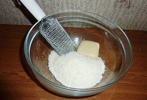 Hacer detergente en polvo con carbonato de sodio y jabón.