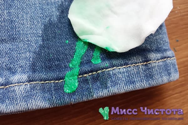 Värvi eemaldamine teksapükstelt lahustiga