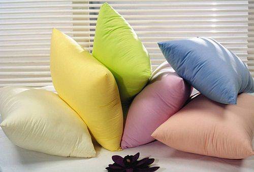 almohadas de colores