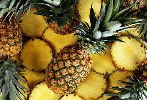 ananas, skivad med skal