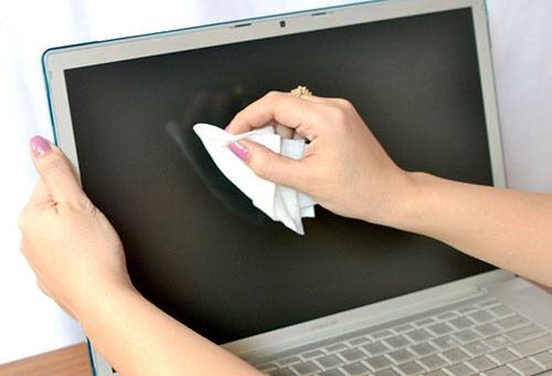 Sülearvuti ekraani puhastamine