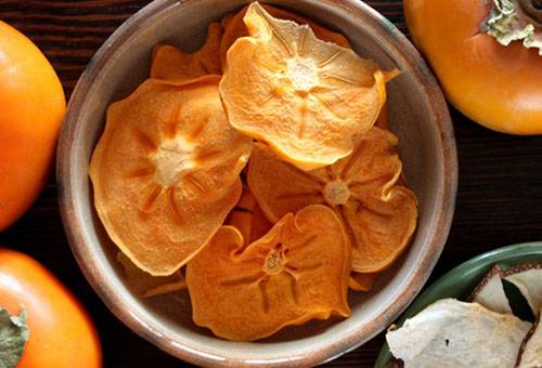 Dried persimmon slices