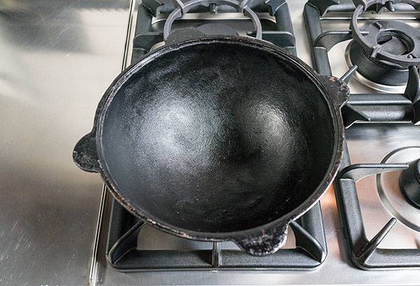 Chaudron sur la cuisinière