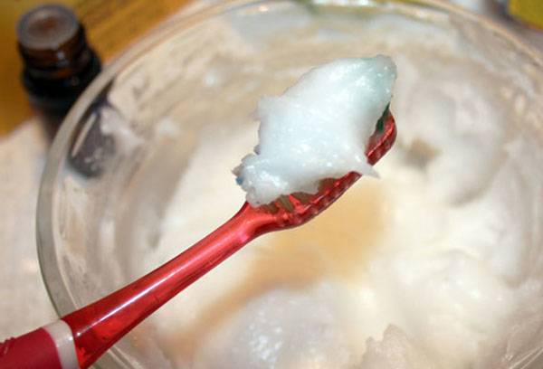 Baking soda for brushing teeth