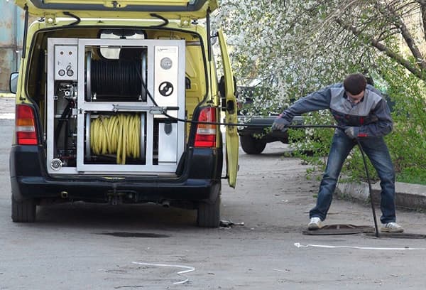 Macchina per la pulizia degli scarichi