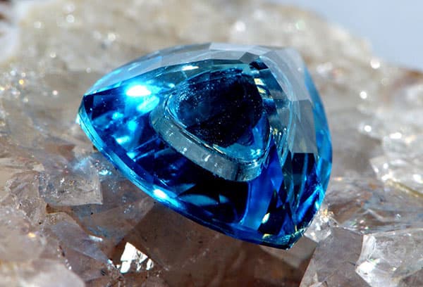 Topaz mặt