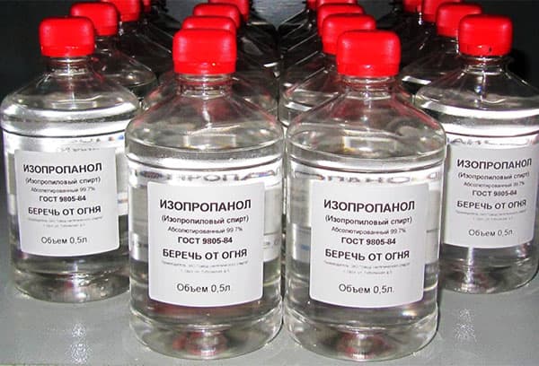 Envases de alcohol isopropílico