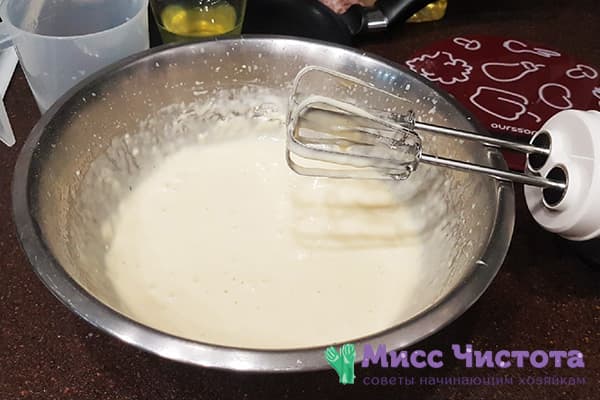 Pancake batter pagkatapos magdagdag ng harina