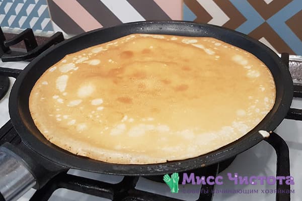 Prepara el pancake en una paella