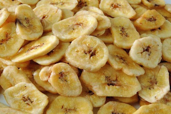 Microwave dried banana slices