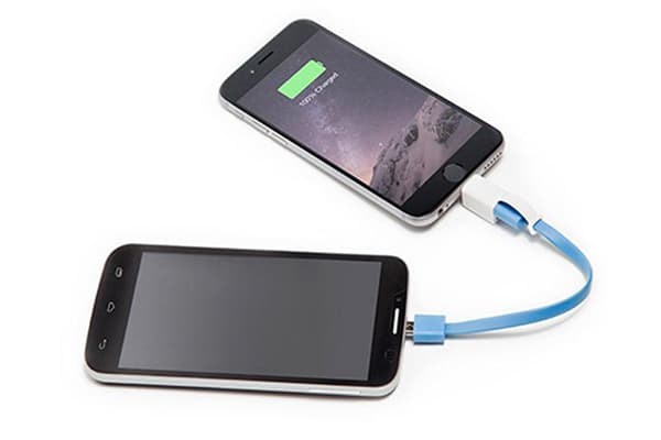 Charger un smartphone à partir d'un autre