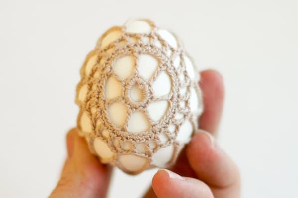 Naka-crocheted egg