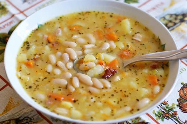 Sopa de verdures amb mongetes