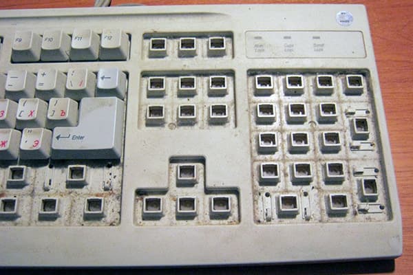 Naka-disassemble na keyboard