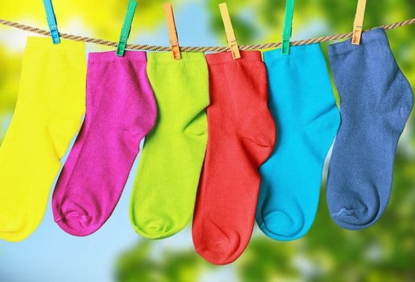 Värviliste sokkide kuivatamine