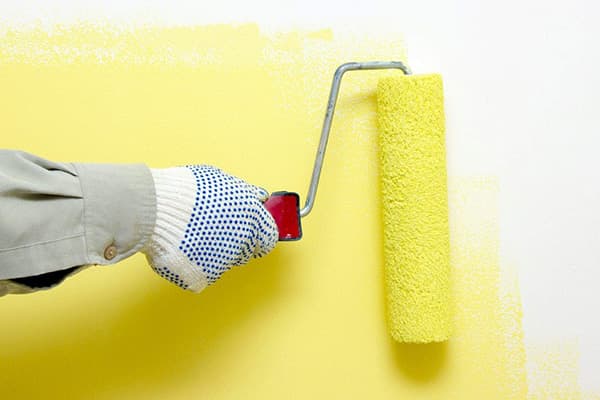 Painting a wall with latex paint