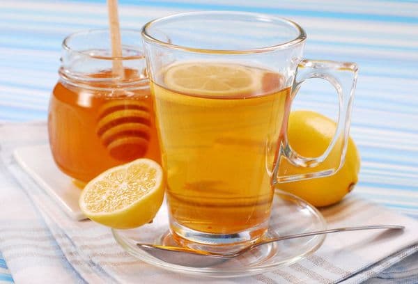 Beber con miel y limón.