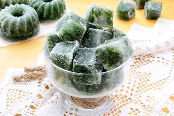 Rohelised jääkuubikutes