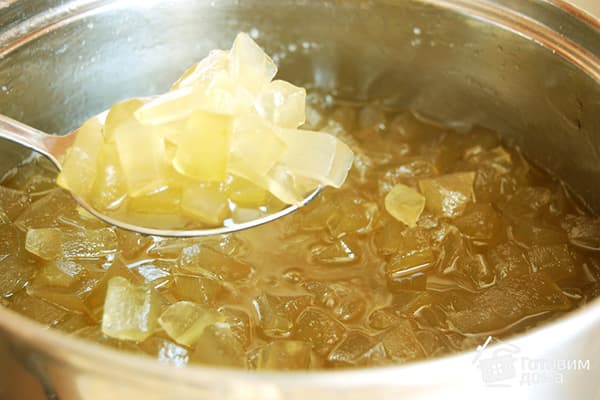 Preparing candied fruits