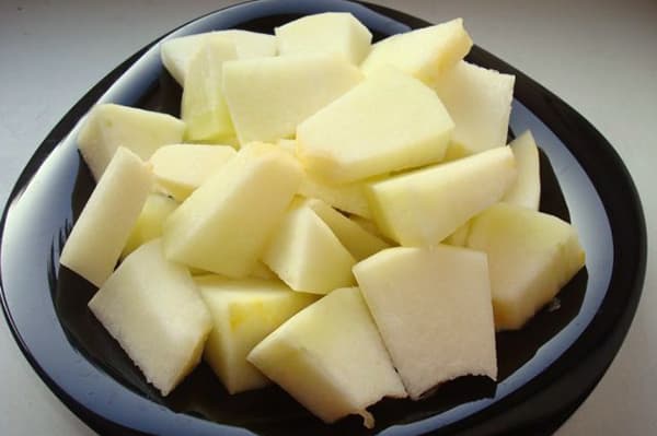 Melon cut into pieces