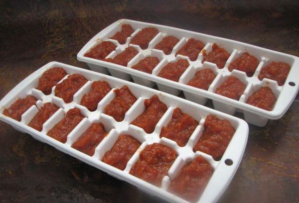 Congelar tomates en bandejas de hielo