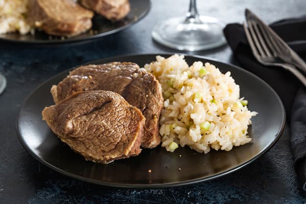 Pinakuluang baka na may side dish