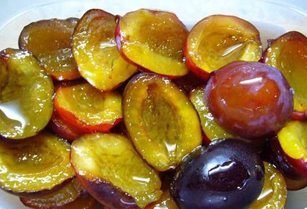 Plum dalam sirap manis