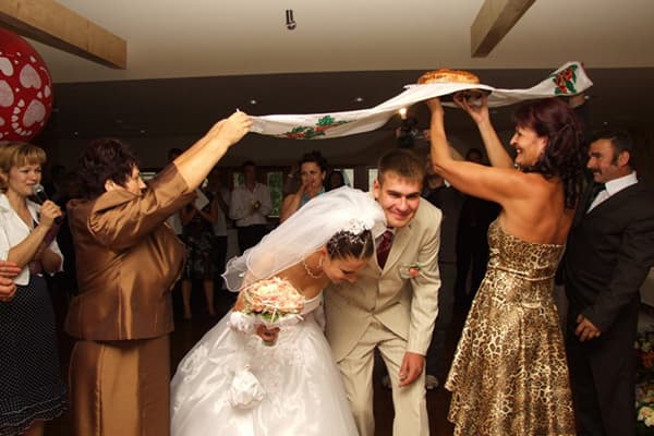 Ritual de boda con pan
