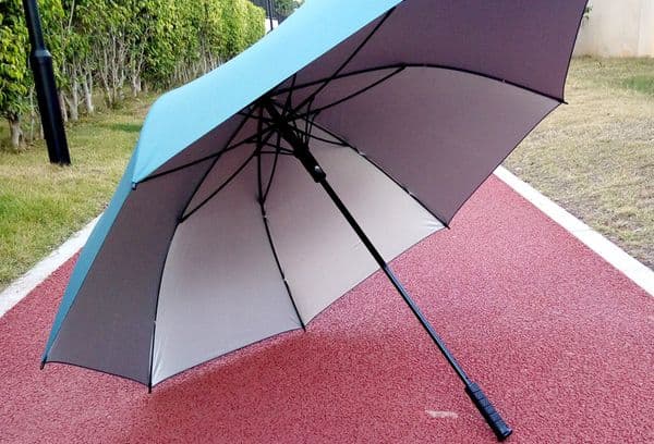  secar un paraguas al sol