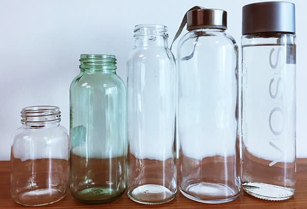 botellas de agua de vidrio