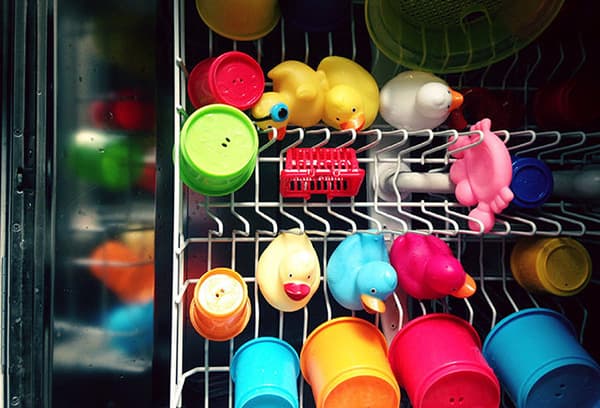 Plastist mänguasjad nõudepesumasinas