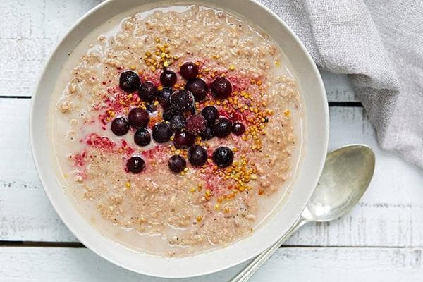 Avena con frutos rojos para el desayuno