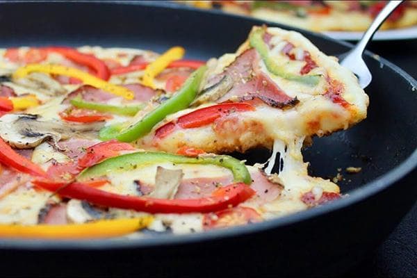 Phút pizza trong chảo rán