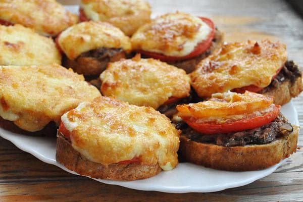 Sandwichs chauds à la viande et aux légumes