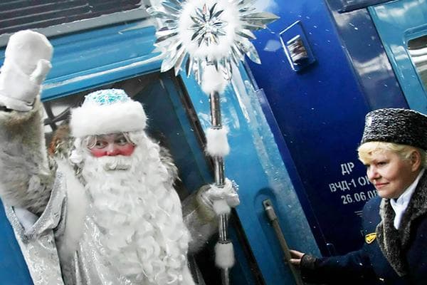 Papá Noel sube al tren