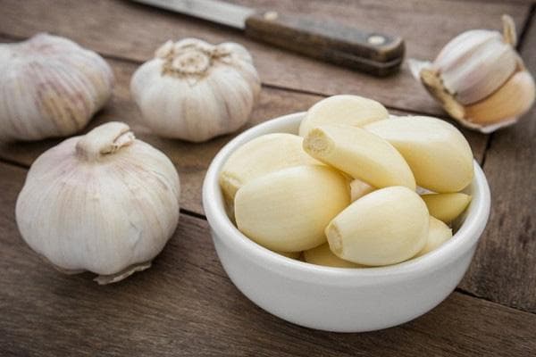 Dientes de ajo pelados