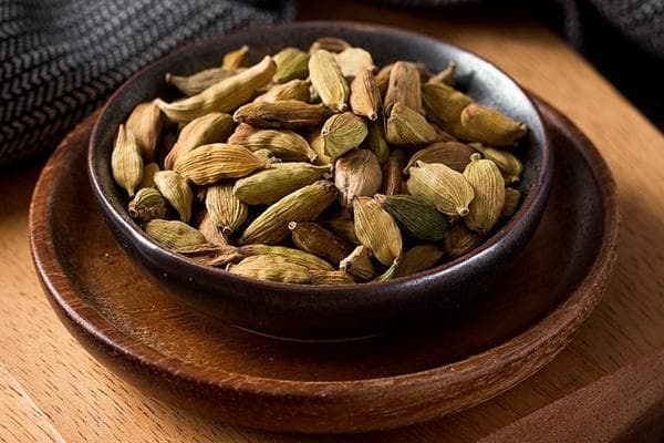 Saucer with cardamom