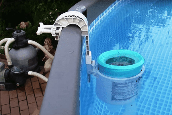Limpiar una piscina con sulfato de cobre 
