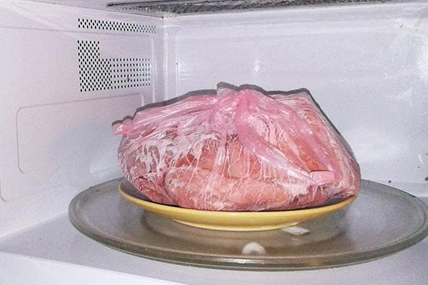 Descongelar carne en el microondas