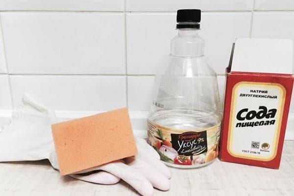 Baking soda dan cuka untuk acuan di bilik mandi