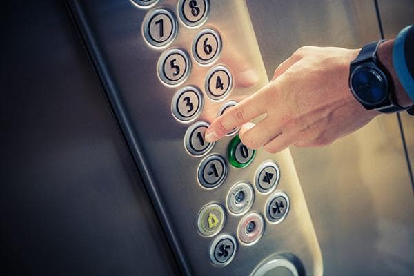 Knoppen in de lift