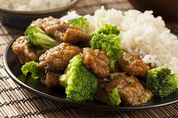 Veiseliha riisi ja brokkoliga