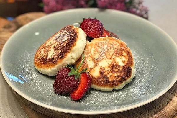 Cheesecakes with strawberries