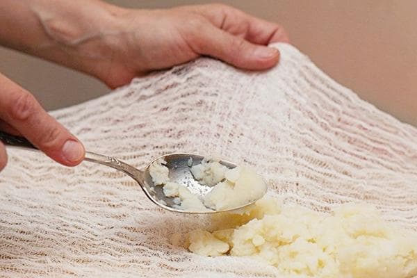 Making a cough compress from cottage cheese