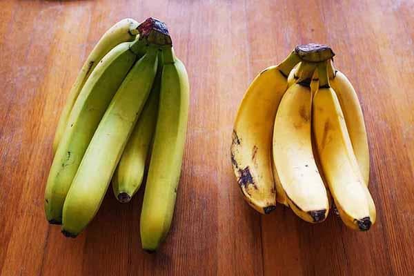 Rohelised ja küpsed banaanid