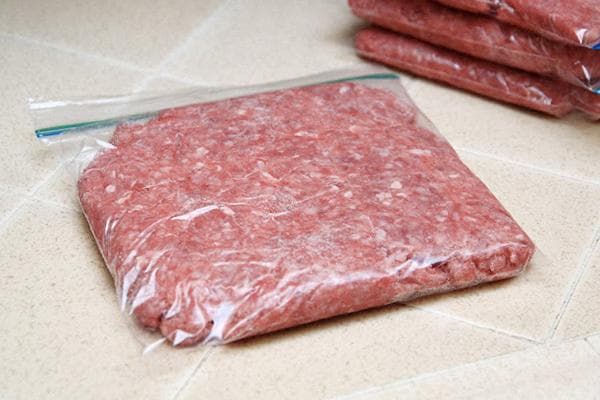 Briquette of minced meat for freezing