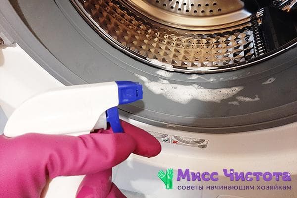 Limpiar la goma elástica de una lavadora con agente antifúngico