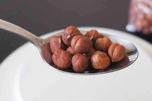 Kutsarang hazelnuts